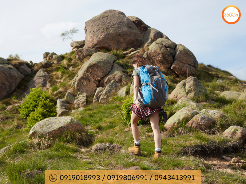 Chọn giày thể thao hoặc dép sandal để di chuyển mọi địa hình - Du lịch 360Go 